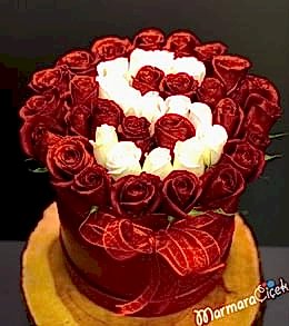 Adını Yazdım Çiçeklere