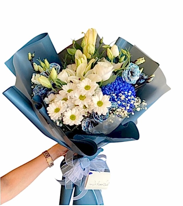Mavi Beyaz Asalet Buketi