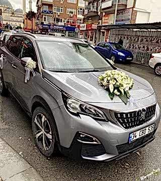 Beyaz Çiçeklerden Gelin Arabası