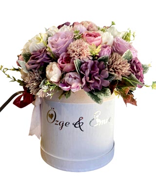 İsimli Kutuda Yapay Nişan Çiçeği