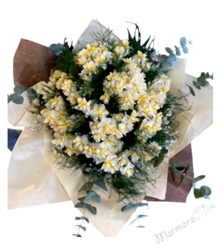 Kokulu Nergis Çiçeği Buketi