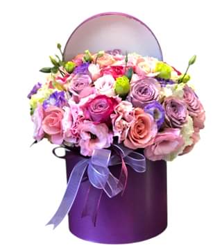 Kutuda Pembe Tonlarda Çiçekler