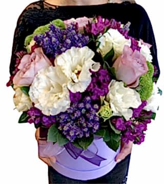 Kutuda Mor Renkli Çiçekler