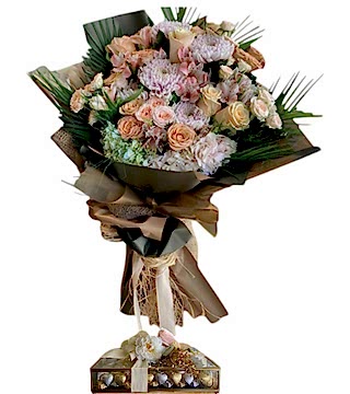 Pastel İsteme Çiçeği ve Sandıkta Çikolata 